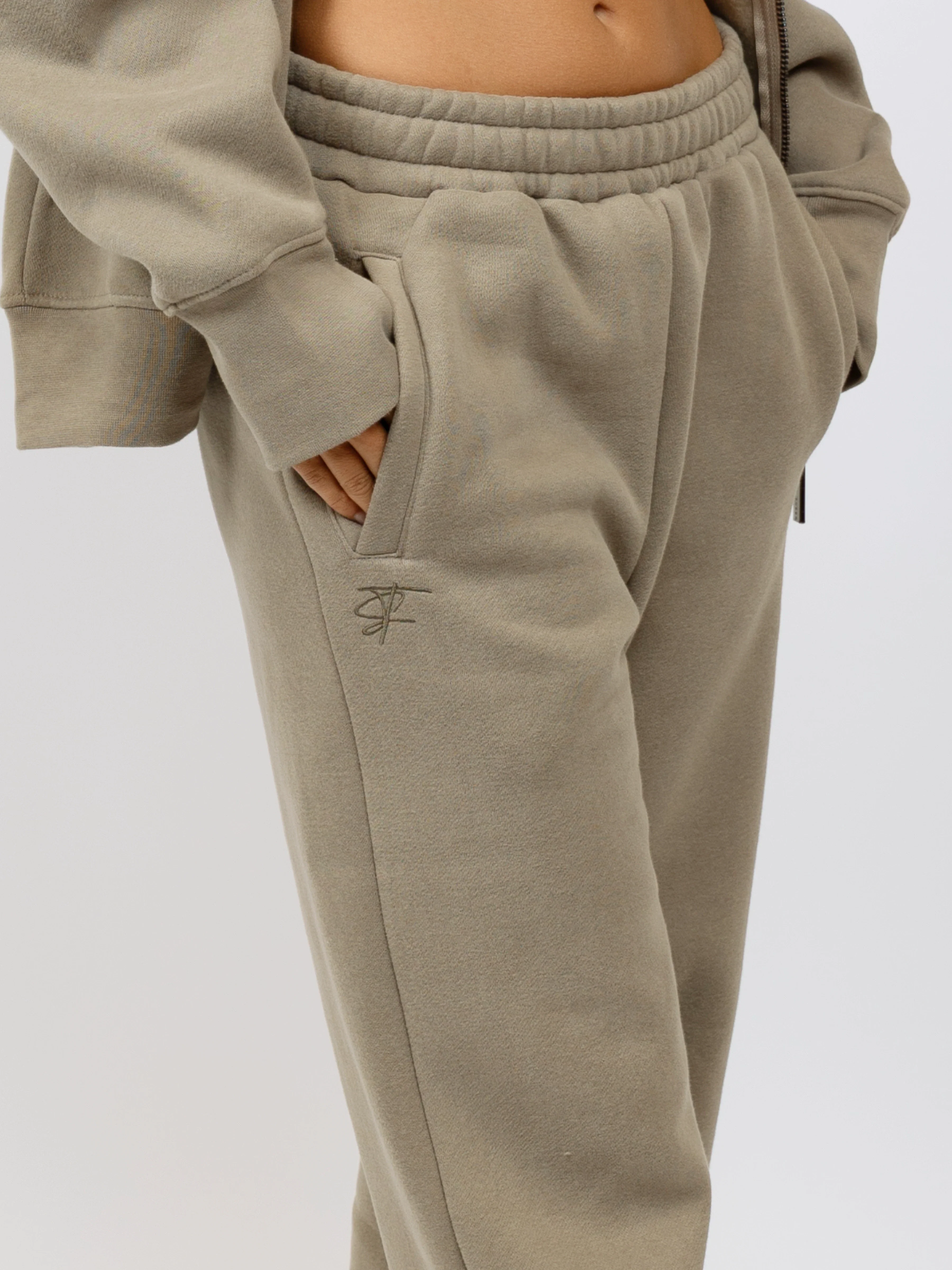 Aether Sweatpants - Image 114